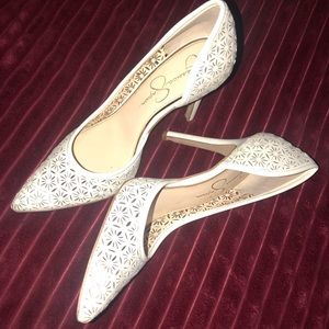 Jessica Simpson White Floral Pumps